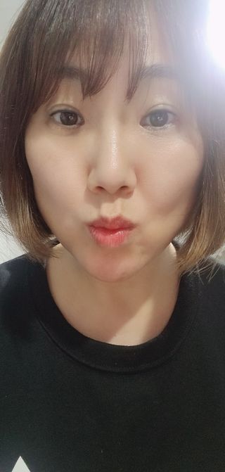 [후르디아] 올리브영 착한보습 비건 립버터 2종 — 5점을 준 리뷰어가 2022년 12월 올린 사용 사진