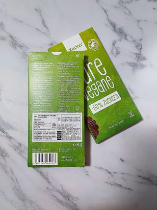 당류2g 자일리톨로 단맛을낸 슈카 퓨어비건 무설탕초콜릿 Xucker vegan 2개입 — 5점을 준 리뷰어가 2021년 4월 올린 사용 사진