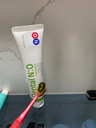 프리마인 유해균 뿐만 아니라 유익균까지 씻어내는 치약은 그만, 건강한 구강환경을 만드는 덴탈엔오 — 5점을 준 리뷰어가 2022년 1월 올린 사용 사진