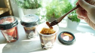 유비쿡 컵떡볶이 매운컵떡볶이2개/ 짜장컵떡볶이 2개  총 4개세트 — 5점을 준 리뷰어가 2021년 6월 올린 사용 사진