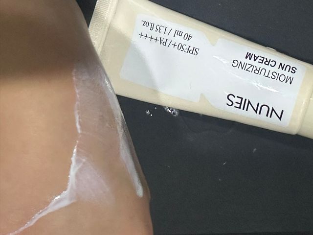 나우 [뉴니스] 수분 선크림 히알루론 선 캐쳐 리뷰 사진