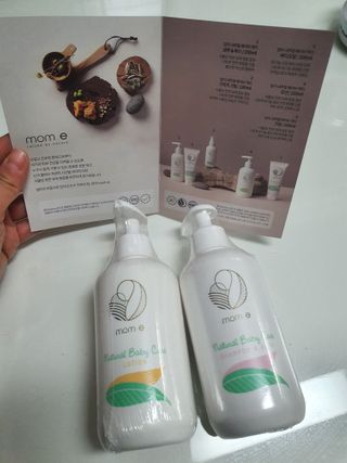 mom e 맘이 내추럴 베이비 케어 샴푸앤바스+로션 — 4.5점을 준 리뷰어가 2021년 1월 올린 사용 사진