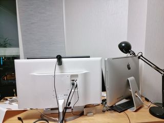 TOMO GRAPHY 나 있을땐 환한 조명 나 없을땐 확실한 살균 ★ DESK LIGHT & STERILIZER [ON] ★ — 5점을 준 리뷰어가 2021년 11월 올린 사용 사진