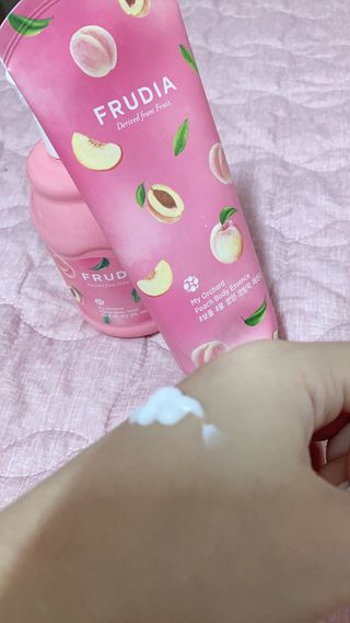 [후르디아] 복숭아 바디워시+바디에센스 세트 — 5점을 준 리뷰어가 2021년 8월 올린 사용 사진