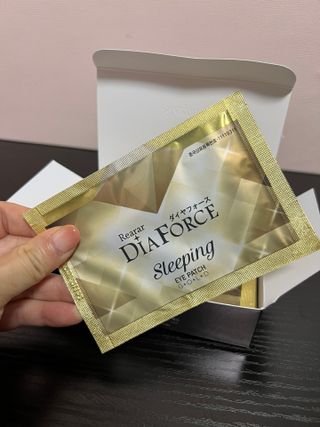 건강누리인터내셔날 레아라 다이아포스 슬리핑 아이패치 골드 & 물광 아이패치 [14회분/총 28매] — 5점을 준 리뷰어가 2022년 7월 올린 사용 사진