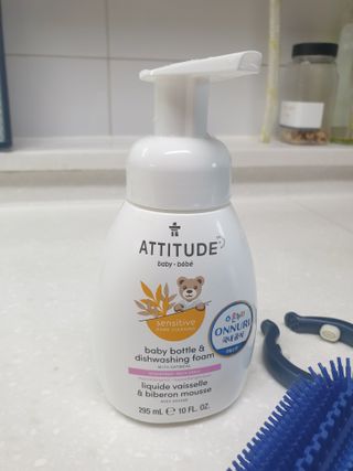 에티튜드 천연 젖병세정제 무향 아토베이비 폼타입 (295ml) 천연 친환경 비건 — 5점을 준 리뷰어가 2022년 8월 올린 사용 사진