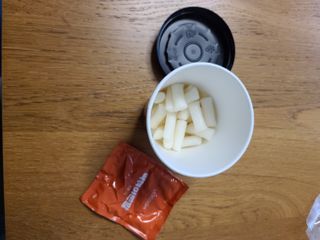 유비쿡 컵떡볶이 매운컵떡볶이2개/ 짜장컵떡볶이 2개  총 4개세트 — 4점을 준 리뷰어가 2021년 2월 올린 사용 사진