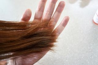 썸헤어 / SUMHAIR 썸헤어 실키 테라피 헤어 에센스 — 4.5점을 준 리뷰어가 2021년 4월 올린 사용 사진
