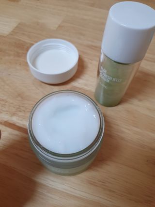 김정문알로에 큐어 큐어 알로에 리프레쉬 젤리 세럼, 큐어 알로에 하이드로 젤리 크림 — 5점을 준 리뷰어가 2021년 4월 올린 사용 사진