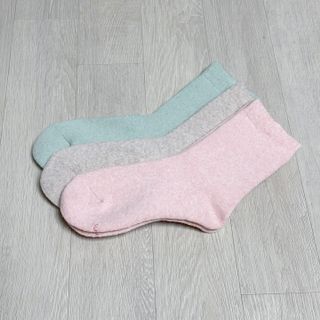 [사이즈가 있는 양말 필로이]여자 순면 통파일 꿀잠 수면 양말【 S, M, L 】3가지 사이즈_컬러 랜덤 3족 — 4.5점을 준 리뷰어가 2022년 10월 올린 사용 사진