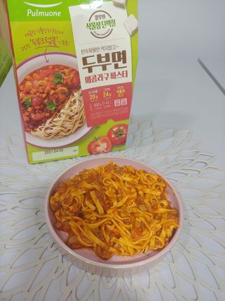 [풀무원] 식물성 저당질식 세트, 두부면 매콤라구파스타와 두부면 직화짜장 — 5점을 준 리뷰어가 2021년 3월 올린 사용 사진