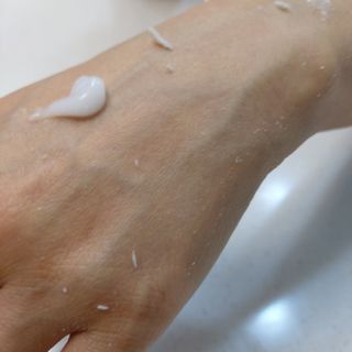 큐템 아쿠아콜라겐 바디필링 — 5점을 준 리뷰어가 2021년 3월 올린 사용 사진