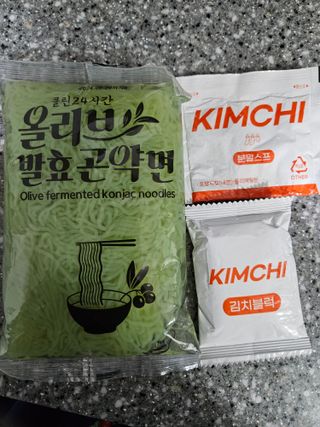 클린24시간 올리브발효곤약면 시원김치면 1세트-(3봉) — 5점을 준 리뷰어가 2024년 3월 올린 사용 사진