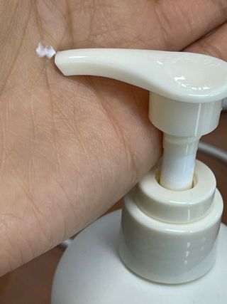 [위켄더스] 끈적임 없이 수분감을 채워주는 핸드& 바디로션 1종 랜덤발송 — 5점을 준 리뷰어가 2022년 5월 올린 사용 사진