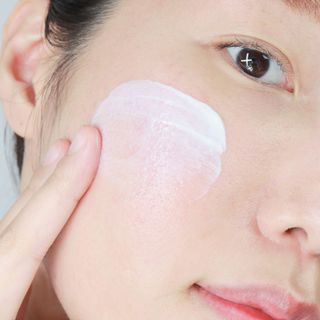 MF[스킨1004] 마다가스카르 센텔라 히알루-시카 워터핏 선세럼 50ml — 5점을 준 리뷰어가 2024년 5월 올린 사용 사진