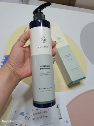 유메이 웰니스 샴푸 + 유메이 스칼프 브러쉬 — 5점을 준 리뷰어가 2022년 5월 올린 사용 사진