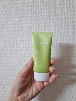 [후르디아] 겉보속촉 피지 컨트롤 청포도 선젤 — 5점을 준 리뷰어가 2023년 4월 올린 사용 사진