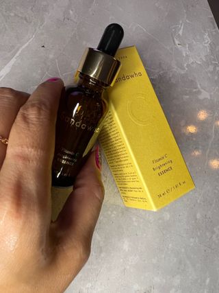 스킨큐어 산다화 비타민c 화이트닝 에센스 30ml — 5점을 준 리뷰어가 2023년 7월 올린 사용 사진