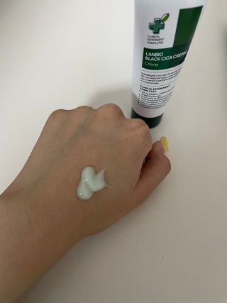 랑벨 랑바이오 블랙 시카 크림 50ml(블랙비 프로폴리스, 시카 4종, 판테놀 10 함유) — 5점을 준 리뷰어가 2022년 7월 올린 사용 사진