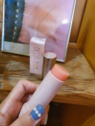 바르는뷰티 데생멀티밤 식물유래성분 97 저분자콜라겐 피부수분 미백 주름개선 멀티밤스틱 — 5점을 준 리뷰어가 2021년 11월 올린 사용 사진