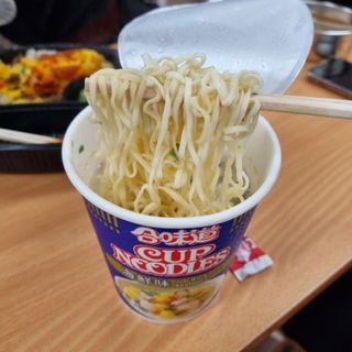 NISSIN 닛신 컵누들  4종 - 씨푸드오리지날, 씨푸드 스파이시, 씨푸드 커리, 씨푸드 XO소스 — 5점을 준 리뷰어가 2021년 11월 올린 사용 사진