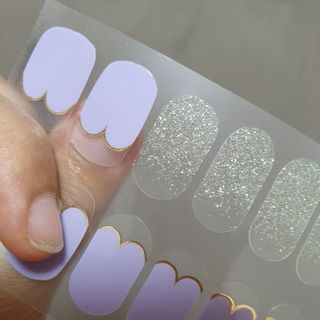 [네일가게] 햇빛에 닿으면 색이 변하는 신기한 햇살 반전 네일스티커 — 5점을 준 리뷰어가 2021년 8월 올린 사용 사진