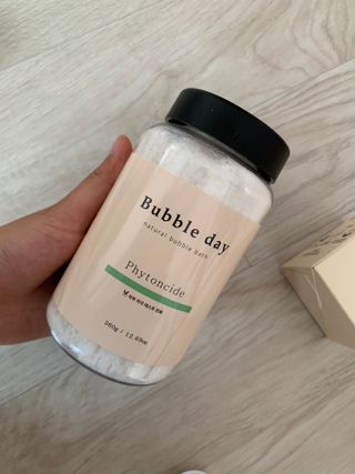 버블데이 아로마/과일 거품 입욕제 — 4점을 준 리뷰어가 2021년 7월 올린 사용 사진