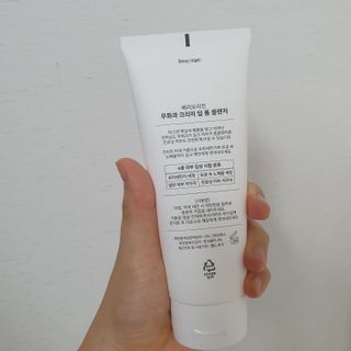 [베러오리진] 무화과 크리미 딥 폼 클렌저/피부 노폐물 & 미세먼지 99 세정 인증 민감성 피부 무자극 인증 — 4점을 준 리뷰어가 2021년 12월 올린 사용 사진