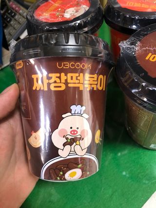 유비쿡 컵떡볶이 매운컵떡볶이2개/ 짜장컵떡볶이 2개  총 4개세트 — 5점을 준 리뷰어가 2021년 2월 올린 사용 사진