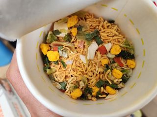 NISSIN 닛신 컵누들  4종 - 씨푸드오리지날, 씨푸드 스파이시, 씨푸드 커리, 씨푸드 XO소스 — 5점을 준 리뷰어가 2023년 1월 올린 사용 사진