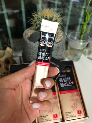 서울약사신협_투데이홍삼정플러스스틱_10g x 30포 — 5점을 준 리뷰어가 2021년 6월 올린 사용 사진