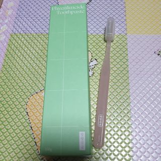 방방곳곳 편림치드 치약 + 탄모칫솔1p — 5점을 준 리뷰어가 2022년 3월 올린 사용 사진