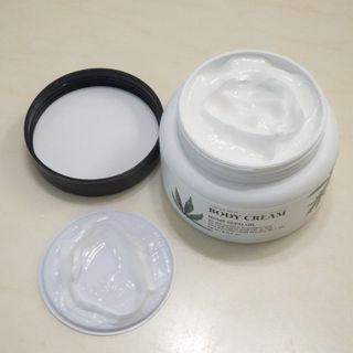 버텍스넘버원 버텍스 넘버원 햄프씨드오일 핸드밤, 바디크림 — 5점을 준 리뷰어가 2022년 4월 올린 사용 사진