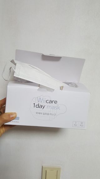 위케어 원데이 덴탈마스크 50매 화이트 대형 국내생산 — 5점을 준 리뷰어가 2021년 2월 올린 사용 사진