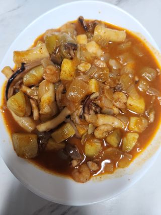 화끈한녀석들 새오똥400g 새우,오징어,똥집 볶음요리 소스,밀떡, 참기름 포함 — 5점을 준 리뷰어가 2022년 12월 올린 사용 사진