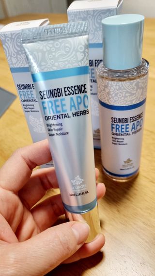 조아산코스메틱 승비 에센스 프리아포 오리엔탈 허브 크림 + 승비 에센스 프리아포 오리엔탈 허브 스킨 SET — 5점을 준 리뷰어가 2021년 11월 올린 사용 사진