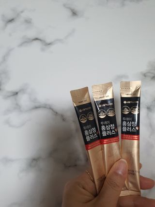 서울약사신협_투데이홍삼정플러스스틱_10g x 30포 — 5점을 준 리뷰어가 2021년 2월 올린 사용 사진
