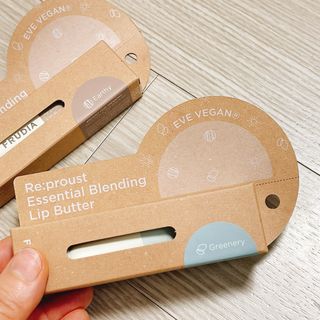 [후르디아] 올리브영 착한보습 비건 립버터 2종 — 4.5점을 준 리뷰어가 2022년 2월 올린 사용 사진