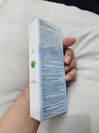 [스킨1004] 마다가스카르 센텔라 히알루-시카 워터핏 선세럼 50ml — 5점을 준 리뷰어가 2024년 5월 올린 사용 사진