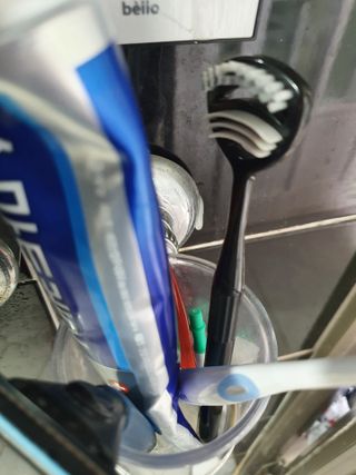 크리오 클리어스 혀백태제거 구취관리 혀클리너 — 5점을 준 리뷰어가 2021년 3월 올린 사용 사진