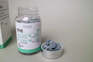 작심연구소 구취제거+충치예방+치아화이트닝 마법의 캔디 덴티팝3종(맛 랜덤 발송) — 4.5점을 준 리뷰어가 2022년 6월 올린 사용 사진
