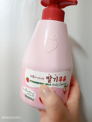 [과일나라] 피부가 마시는 딸기우유 바디클렌저&바디로션 — 5점을 준 리뷰어가 2022년 2월 올린 사용 사진