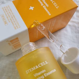 체르엠 스템앤셀 비타민 브라이트닝 에센스 30ml 1개 — 5점을 준 리뷰어가 2021년 10월 올린 사용 사진