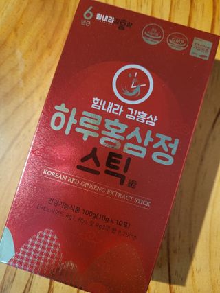 힘내라김홍삼 하루홍삼정스틱 10g x 10포 — 4점을 준 리뷰어가 2021년 4월 올린 사용 사진