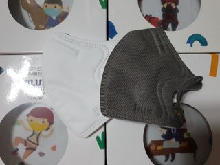 [블루 본 아이노우] 유아용 컬러마스크 40 PCS SET 2중 택 1 — 5점을 준 리뷰어가 2021년 4월 올린 사용 사진