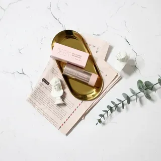 바르는뷰티 데생멀티밤 식물유래성분 97 저분자콜라겐 피부수분 미백 주름개선 멀티밤스틱 — 5점을 준 리뷰어가 2021년 10월 올린 사용 사진