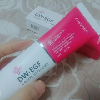 이지듀 DW-EGF 크림 다이브좀_콜라겐이 쏙쏙, 탄력피부로 다이빙 — 5점을 준 리뷰어가 2021년 2월 올린 사용 사진