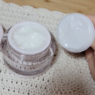프리마인 바르기만 하면 철벽 스킨케어+24시간 마스크팩 효과. 셀라브 리제너레이팅 시스템 부스터+크림 세트 — 5점을 준 리뷰어가 2023년 4월 올린 사용 사진