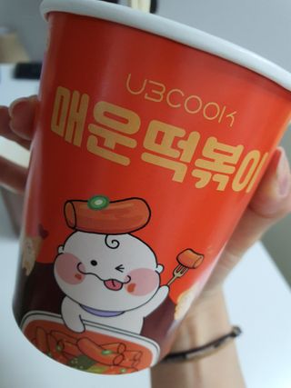 유비쿡 컵떡볶이 매운컵떡볶이2개/ 짜장컵떡볶이 2개  총 4개세트 — 4.5점을 준 리뷰어가 2021년 3월 올린 사용 사진