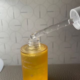 체르엠 스템앤셀 비타민 브라이트닝 에센스 30ml 1개 — 5점을 준 리뷰어가 2022년 3월 올린 사용 사진